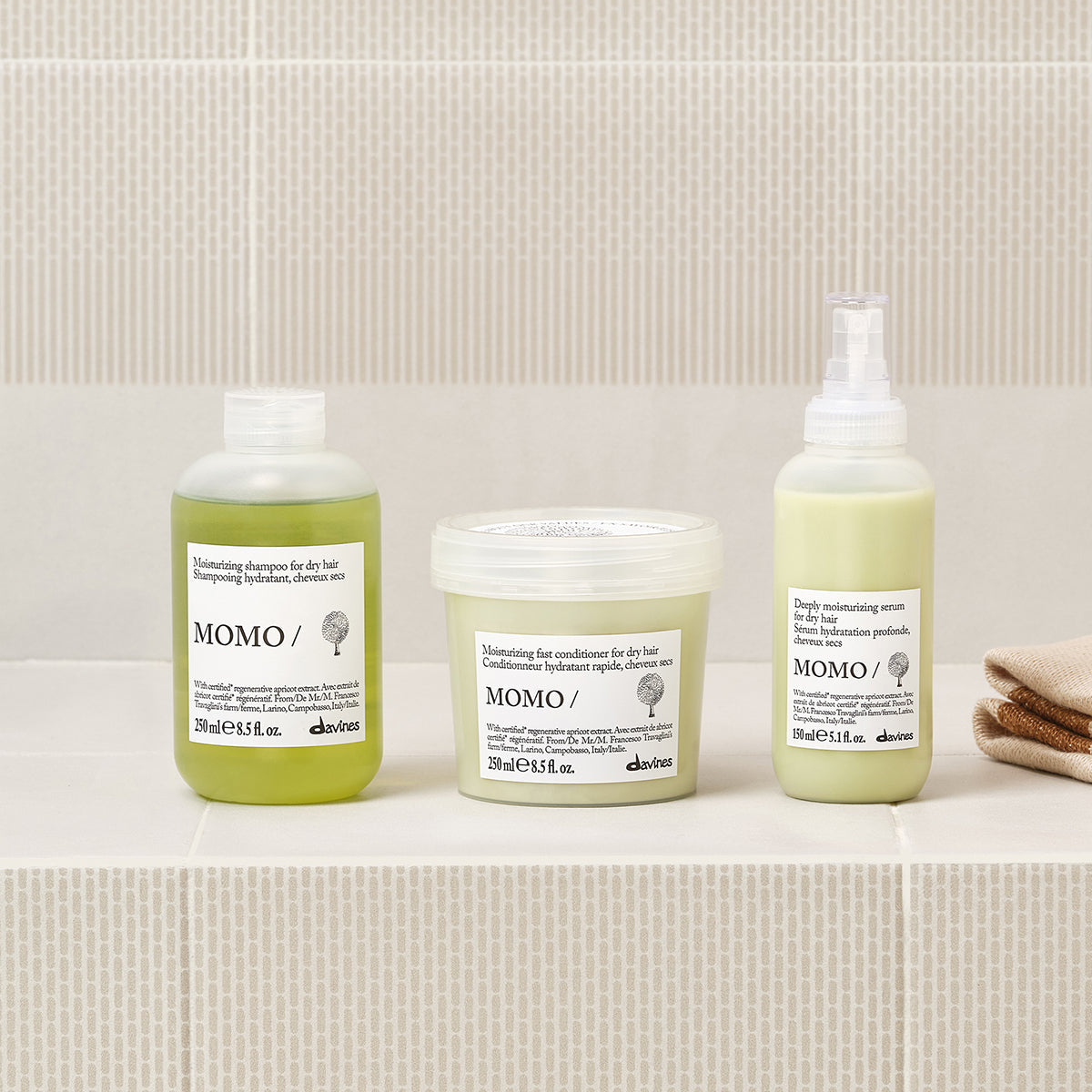 Lifestyle photo of Davines Momo Serum for dry hair